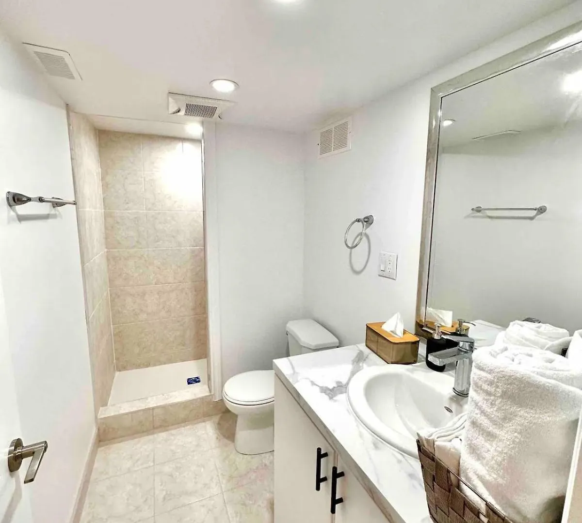 Entire Home In Niagara Falls, Canada Holiday home